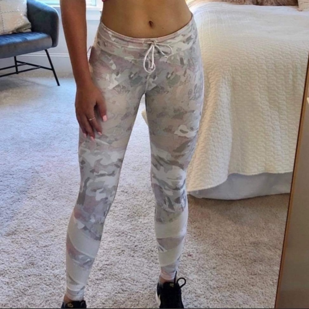 Free People FP Movement Daybreak grey pink  wash camo print leggings XS - Picture 15 of 16